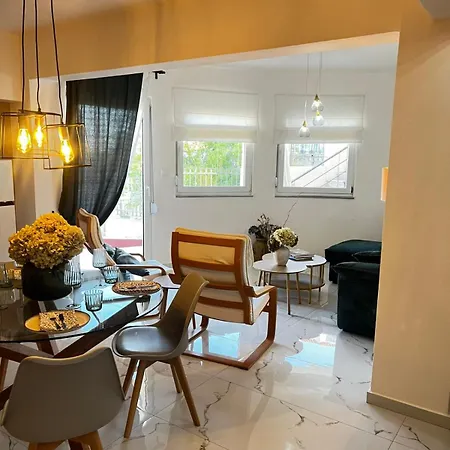 Io Apartment *