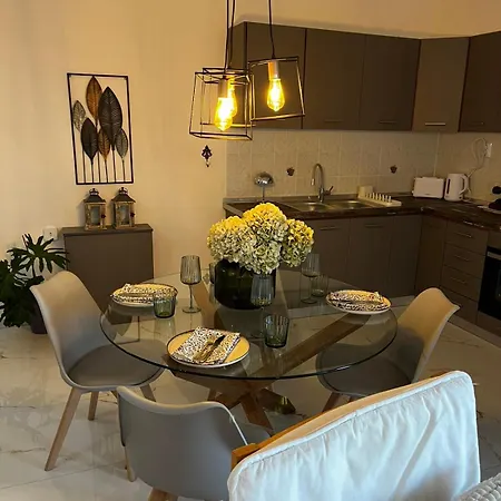 Io Apartment *